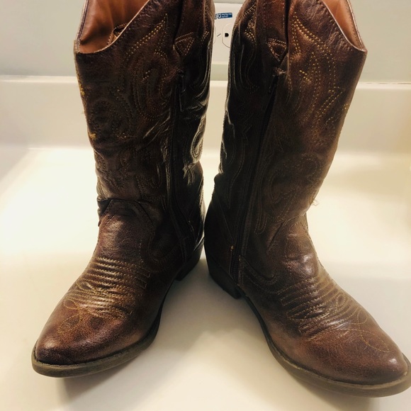 Girls Boot - Picture 2 of 5